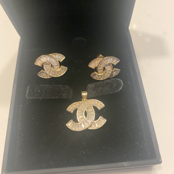 Chanel Gold Jewelry Set - Picture 3 of 3